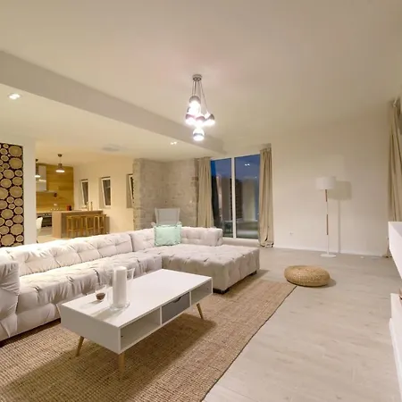 Villa Pitve Villa *